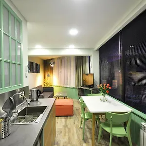 https://hotel-deluxe-apartment.alltbilisihotels.com