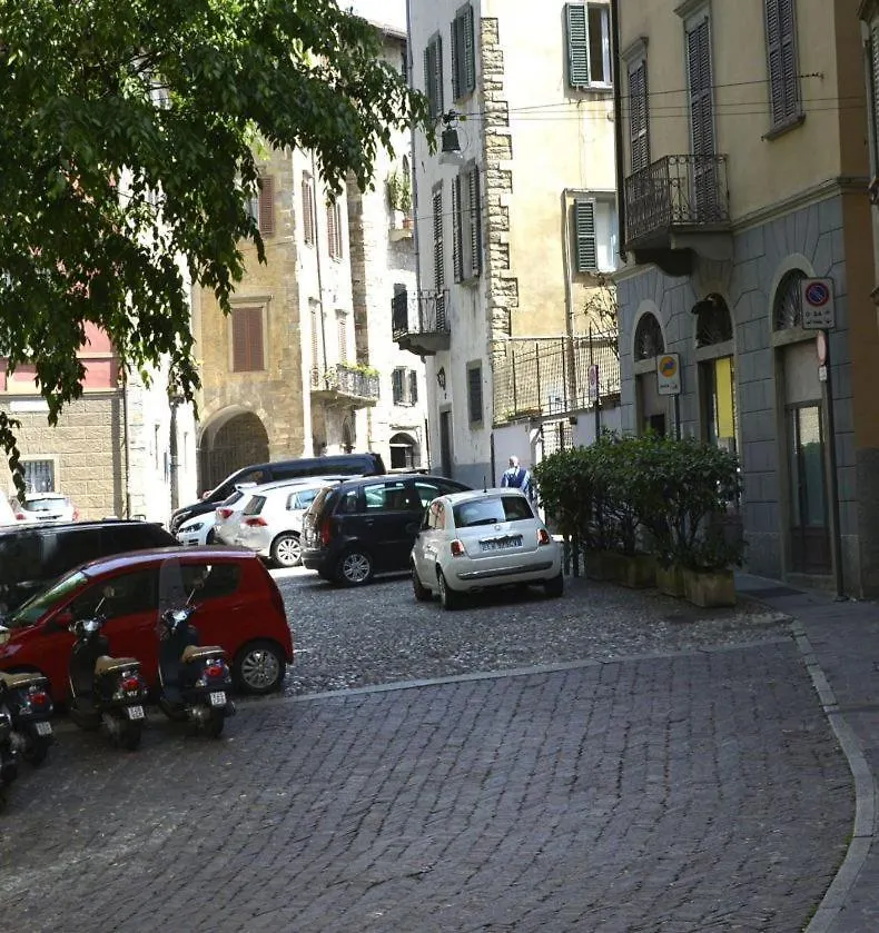 Casa Mario Lupo - Apartments&Rooms Bérgamo Italia
